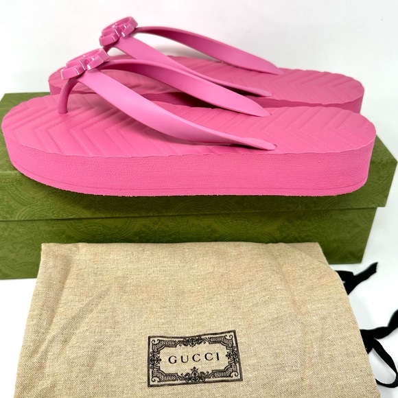 GUCCI Pascar Flip Flops in Chevron Rubber Pink - Picture 6 of 10